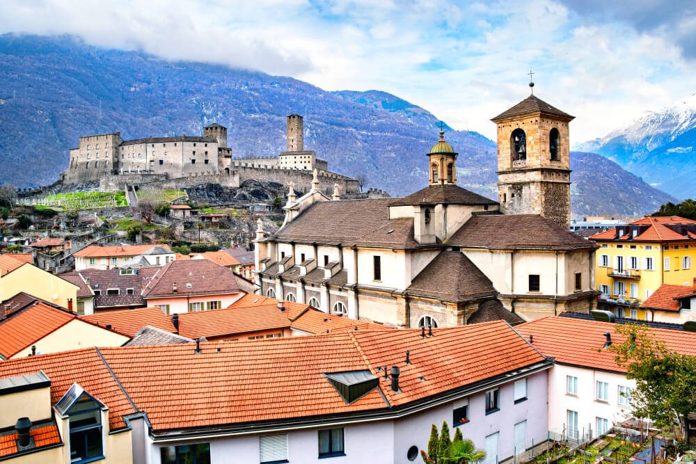  In Bellinzona findet das diesjährige Lernendenlager statt. (Bild: KH-Pictures – shutterstock.com) 